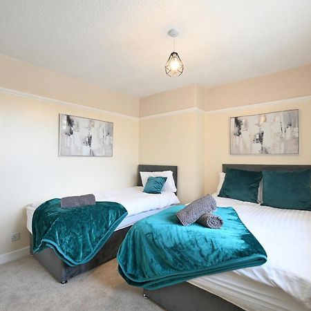 Sleek And Stylish 3 Bed In Bolton - Garden - Parking 빌라 외부 사진