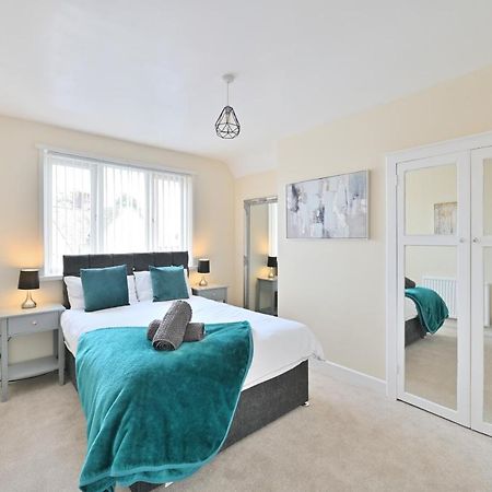 Sleek And Stylish 3 Bed In Bolton - Garden - Parking 빌라 외부 사진