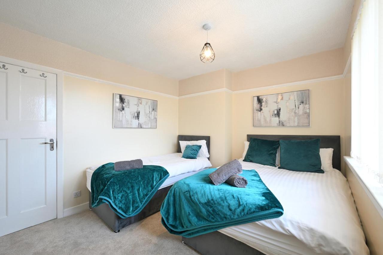 Sleek And Stylish 3 Bed In Bolton - Garden - Parking 빌라 외부 사진