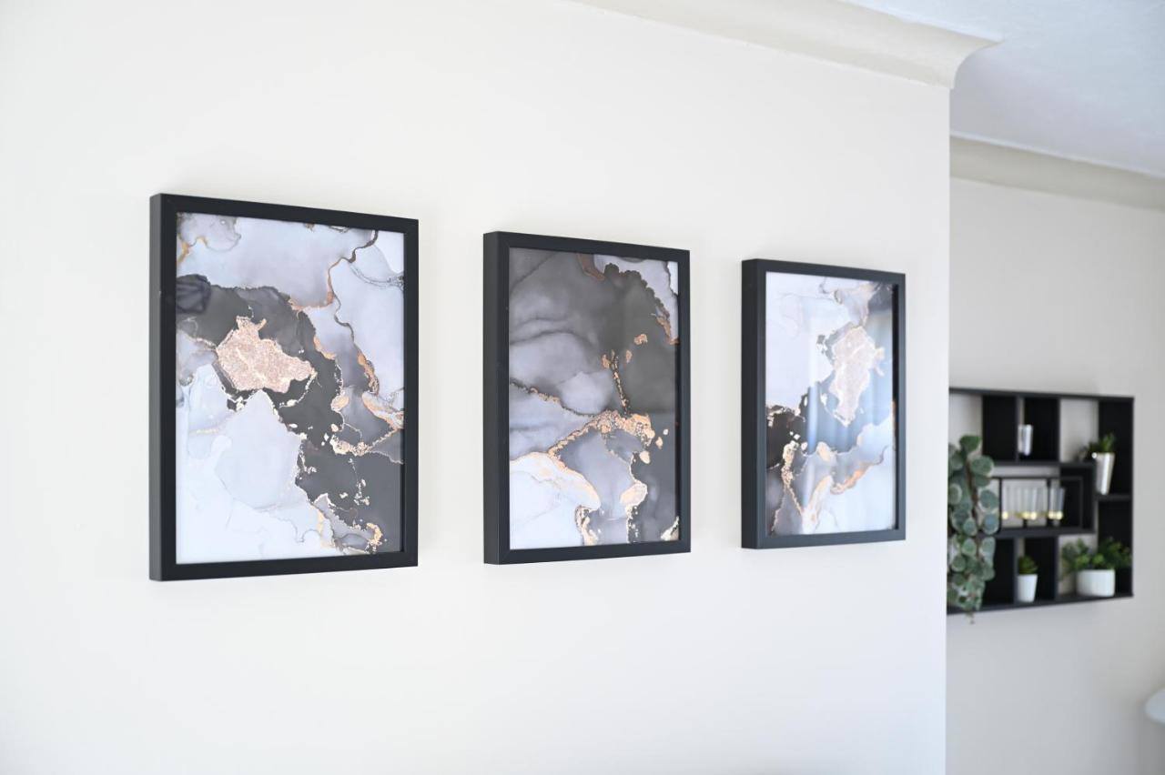 Sleek And Stylish 3 Bed In Bolton - Garden - Parking 빌라 외부 사진