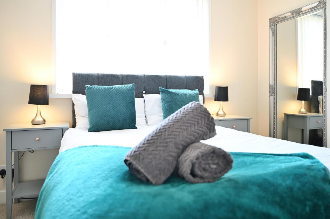 Sleek And Stylish 3 Bed In Bolton - Garden - Parking 빌라 외부 사진