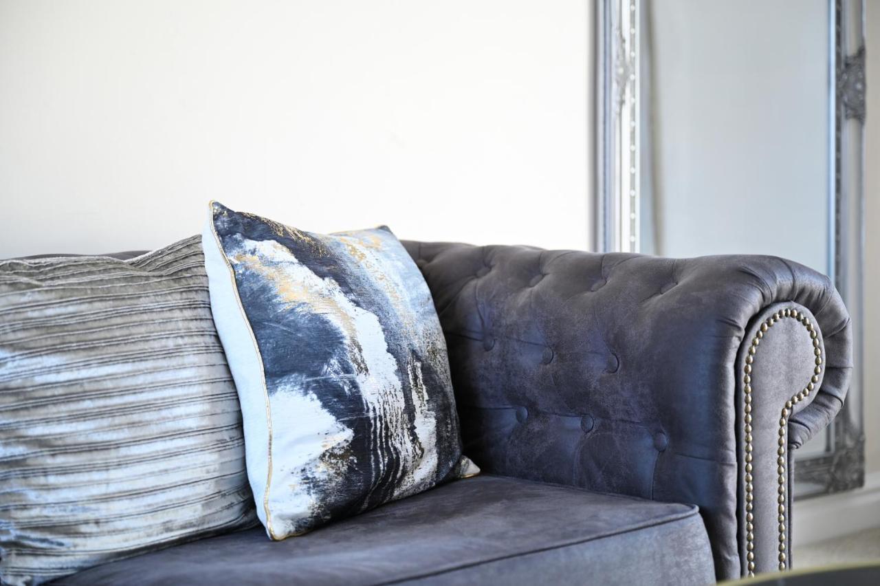 Sleek And Stylish 3 Bed In Bolton - Garden - Parking 빌라 외부 사진