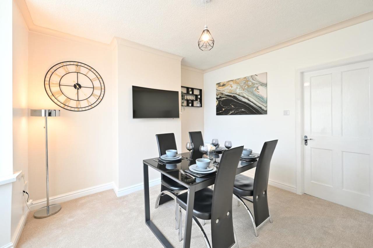 Sleek And Stylish 3 Bed In Bolton - Garden - Parking 빌라 외부 사진