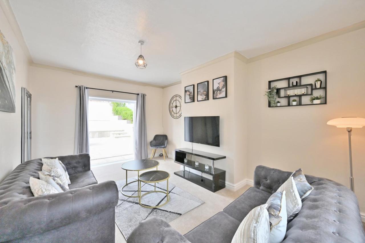 Sleek And Stylish 3 Bed In Bolton - Garden - Parking 빌라 외부 사진