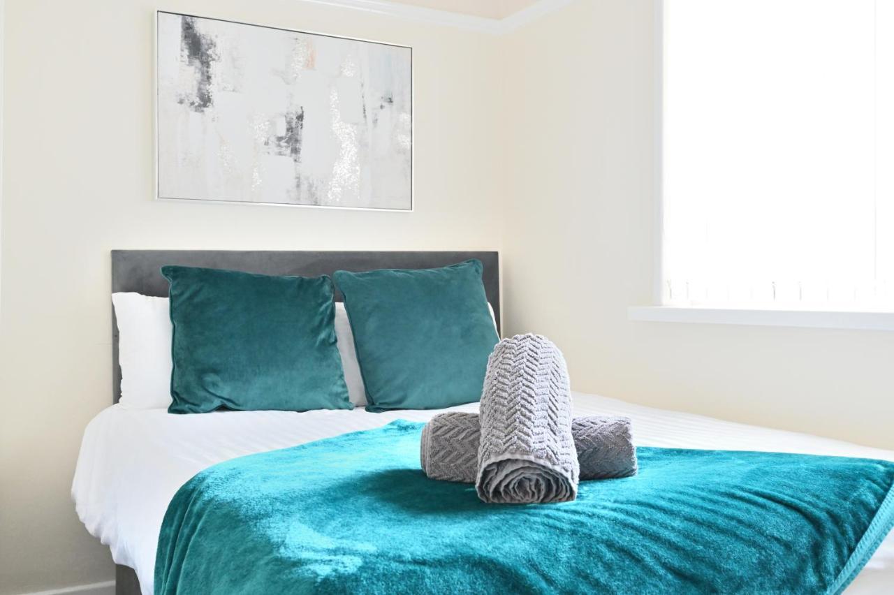 Sleek And Stylish 3 Bed In Bolton - Garden - Parking 빌라 외부 사진