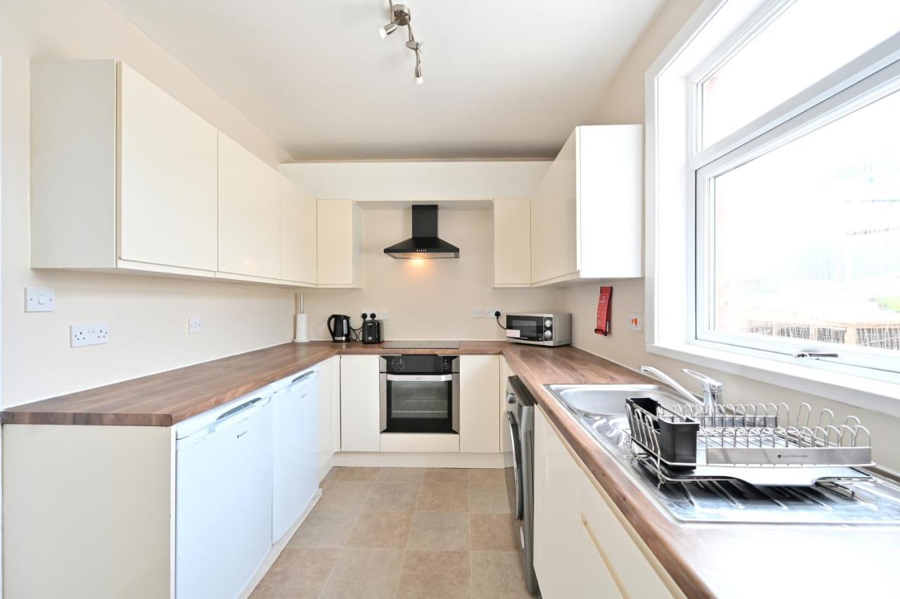 Sleek And Stylish 3 Bed In Bolton - Garden - Parking 빌라 외부 사진