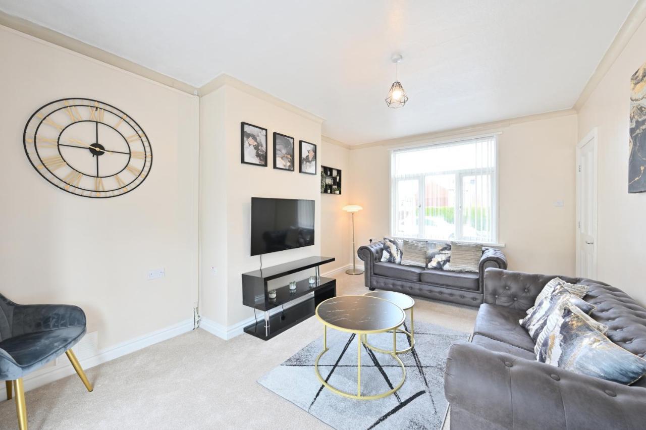 Sleek And Stylish 3 Bed In Bolton - Garden - Parking 빌라 외부 사진