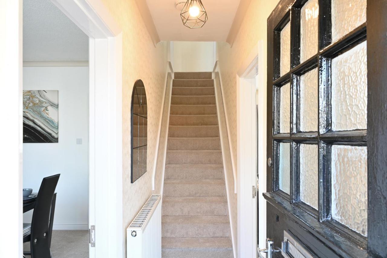 Sleek And Stylish 3 Bed In Bolton - Garden - Parking 빌라 외부 사진