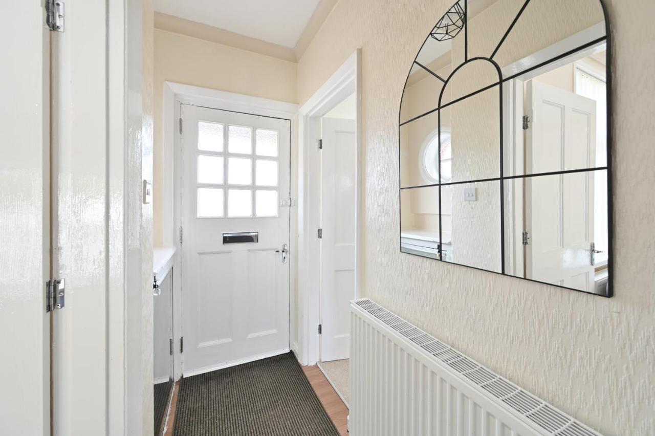Sleek And Stylish 3 Bed In Bolton - Garden - Parking 빌라 외부 사진
